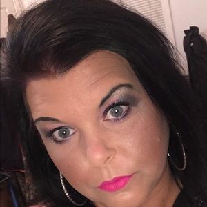 Meet your Posher, Deborah